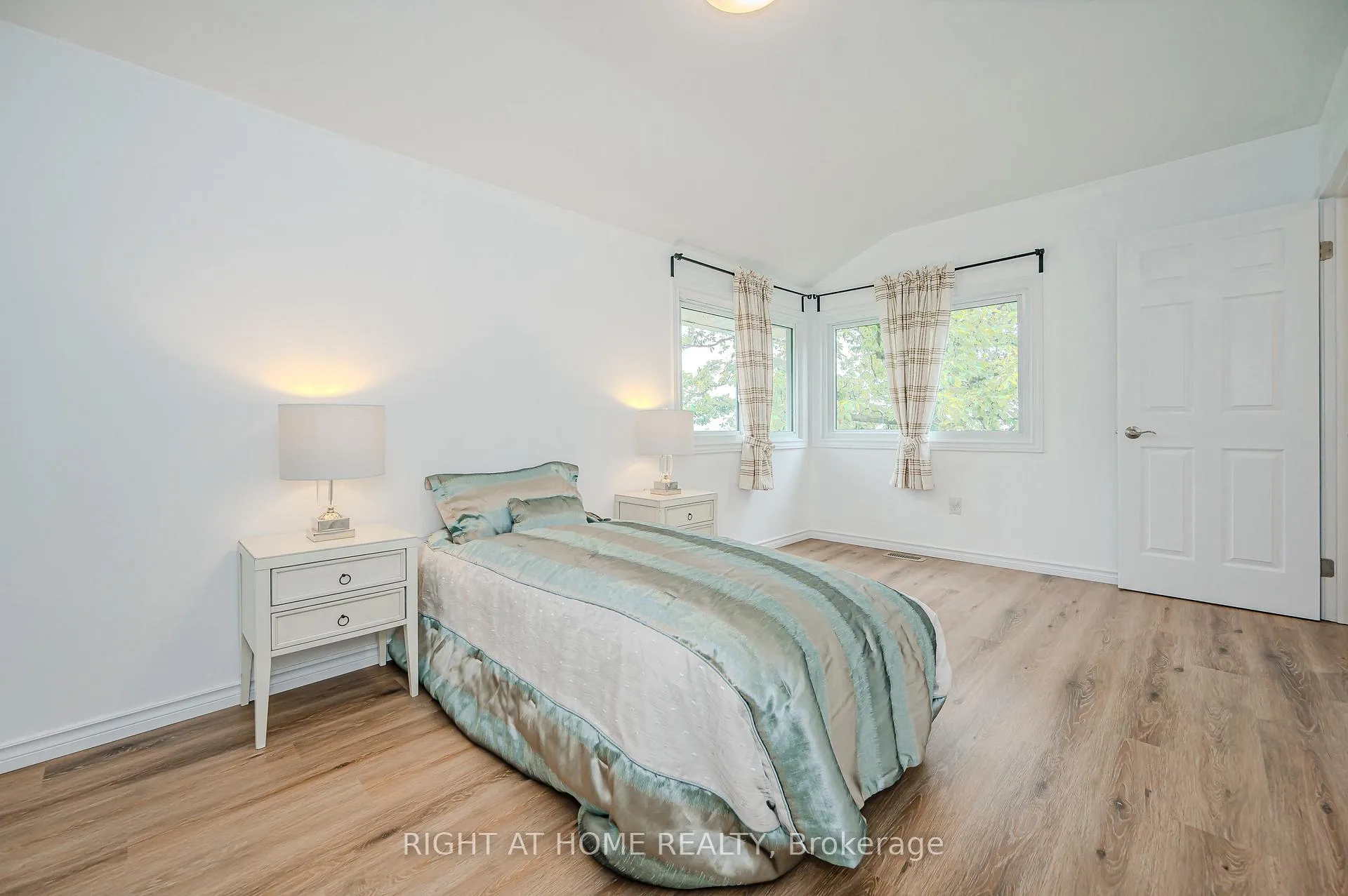 Photo 21 of 2 Campview Road, Hamilton, Winona Park — HOMEH