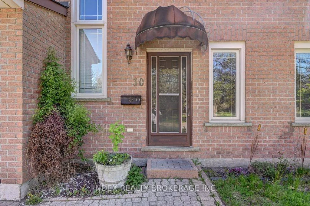 Photo 2 of 30 Maxwell Drive, Kitchener — HOMEH