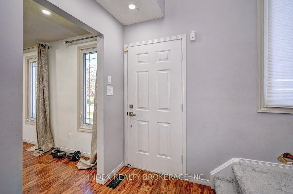 Photo 4 of 30 Maxwell Drive, Kitchener — HOMEH