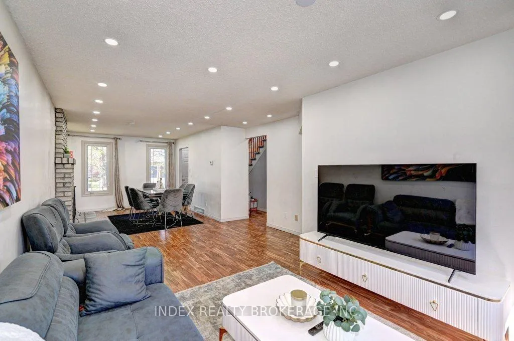 Photo 8 of 30 Maxwell Drive, Kitchener — HOMEH