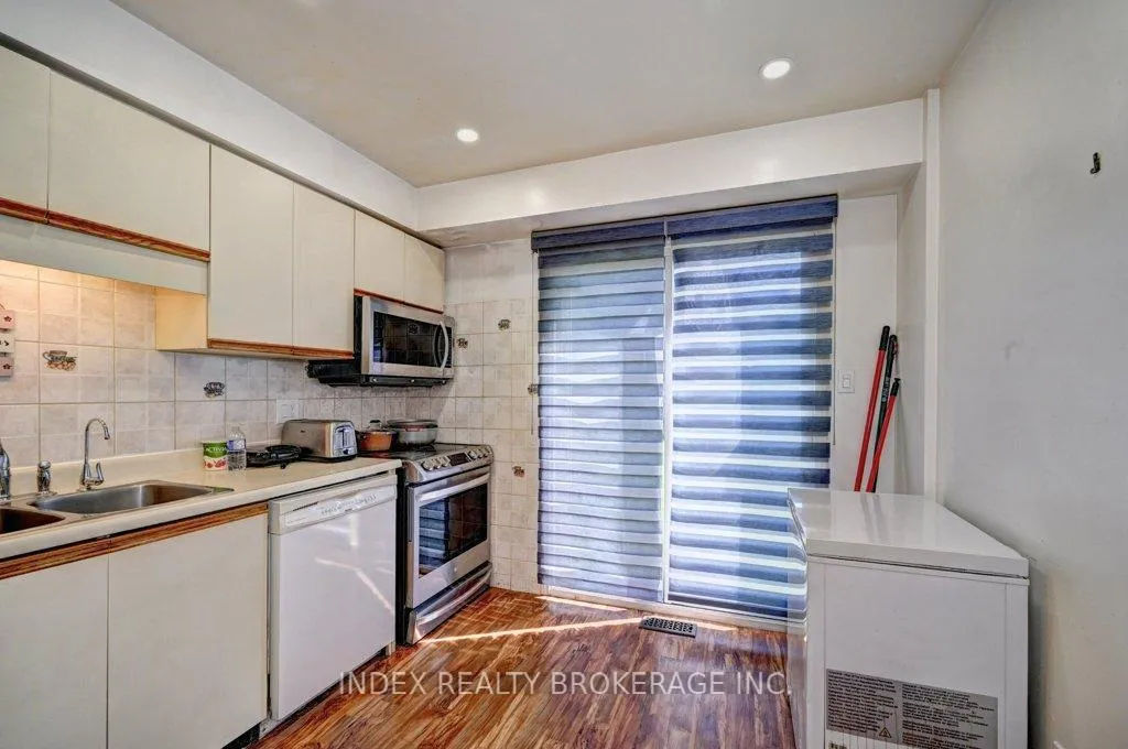 Photo 16 of 30 Maxwell Drive, Kitchener — HOMEH