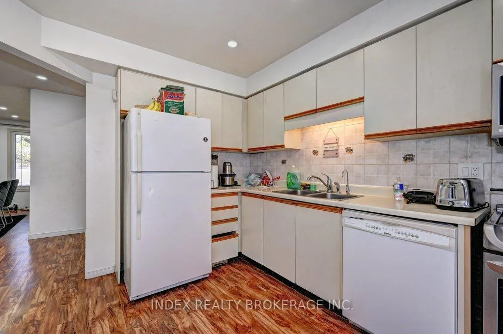 Photo 18 of 30 Maxwell Drive, Kitchener — HOMEH