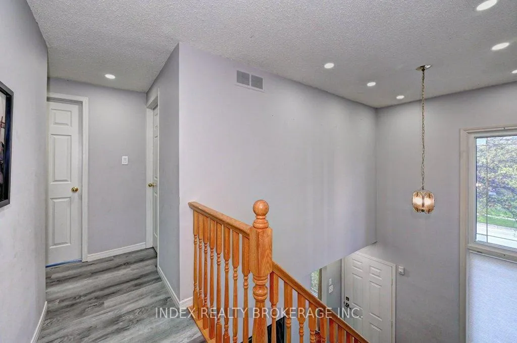 Photo 20 of 30 Maxwell Drive, Kitchener — HOMEH