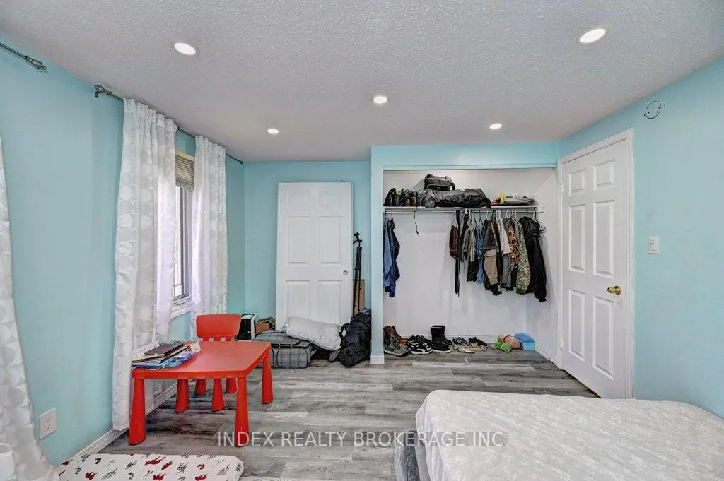 Photo 23 of 30 Maxwell Drive, Kitchener — HOMEH