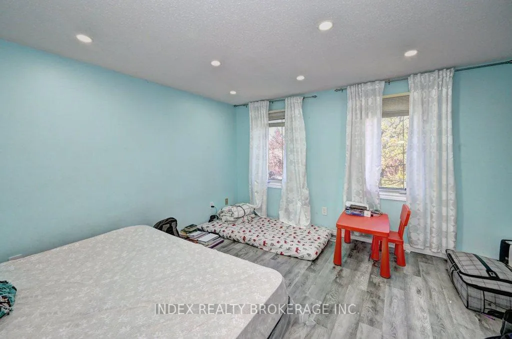 Photo 24 of 30 Maxwell Drive, Kitchener — HOMEH