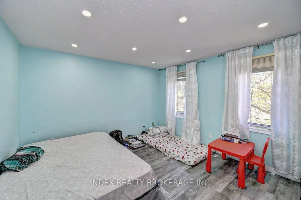 Photo 25 of 30 Maxwell Drive, Kitchener — HOMEH