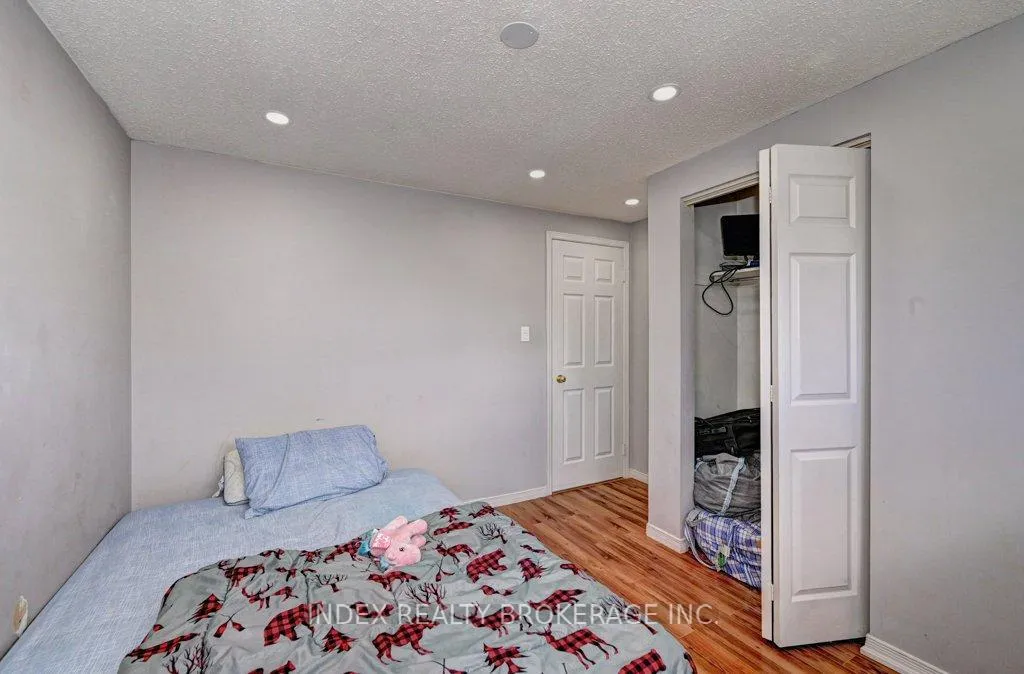 Photo 28 of 30 Maxwell Drive, Kitchener — HOMEH