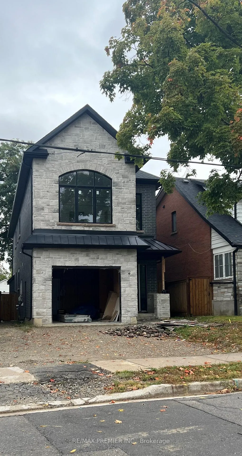 Photo 1 of 24 Rainbow Drive, Vaughan, West Woodbridge — HOMEH