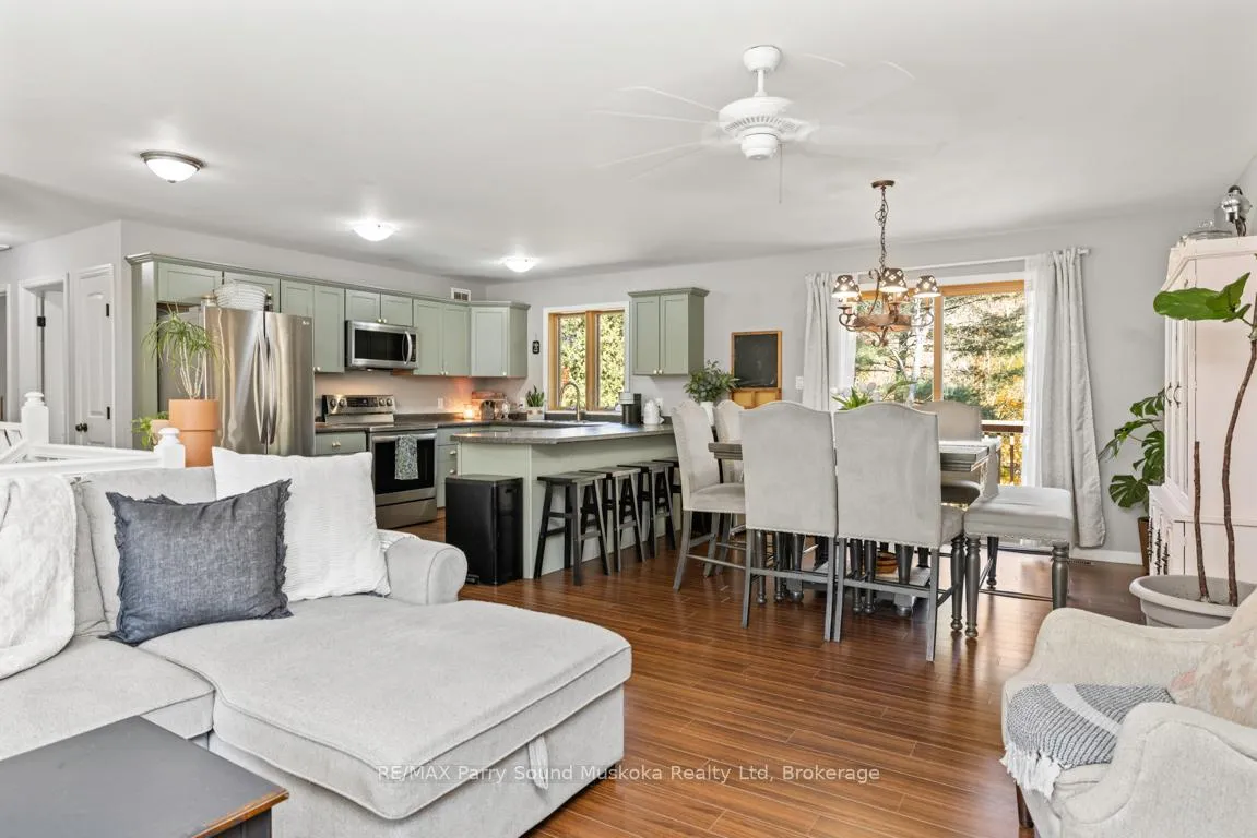 Photo 6 of 312 Centre Road, McKellar — HOMEH