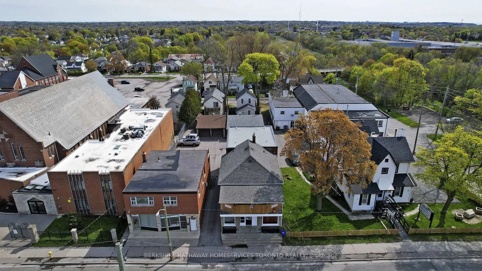 Photo 13 of 381 Simcoe Street S, Oshawa, Central — HOMEH