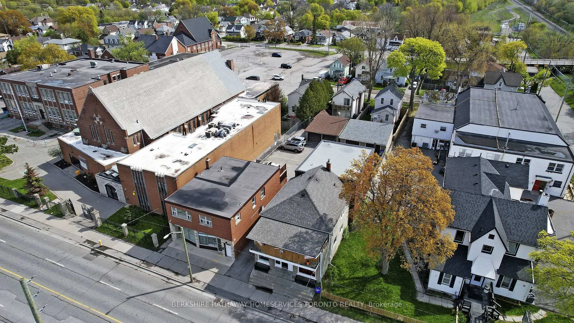 Photo 16 of 381 Simcoe Street S, Oshawa, Central — HOMEH