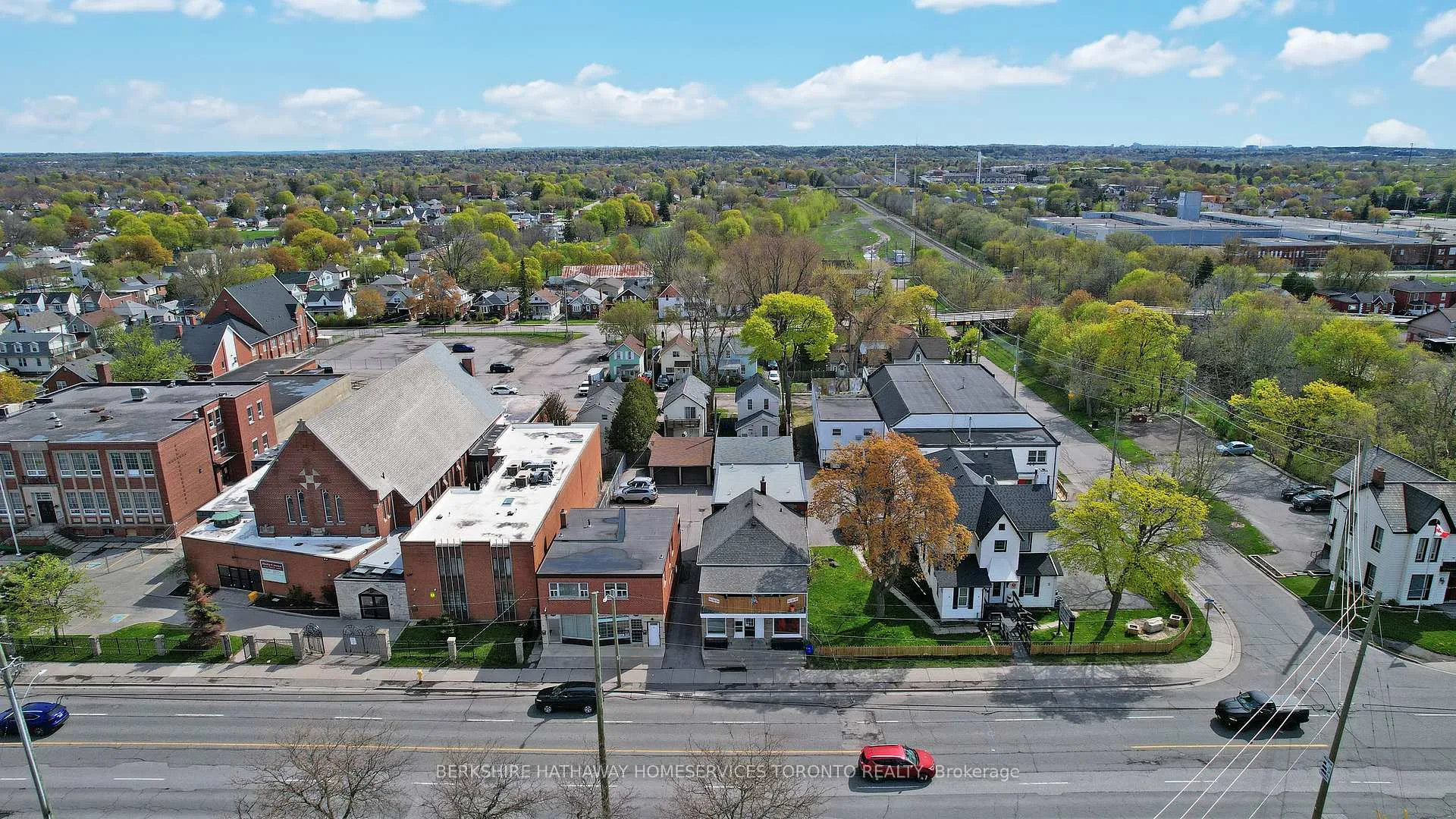 Photo 17 of 381 Simcoe Street S, Oshawa, Central — HOMEH