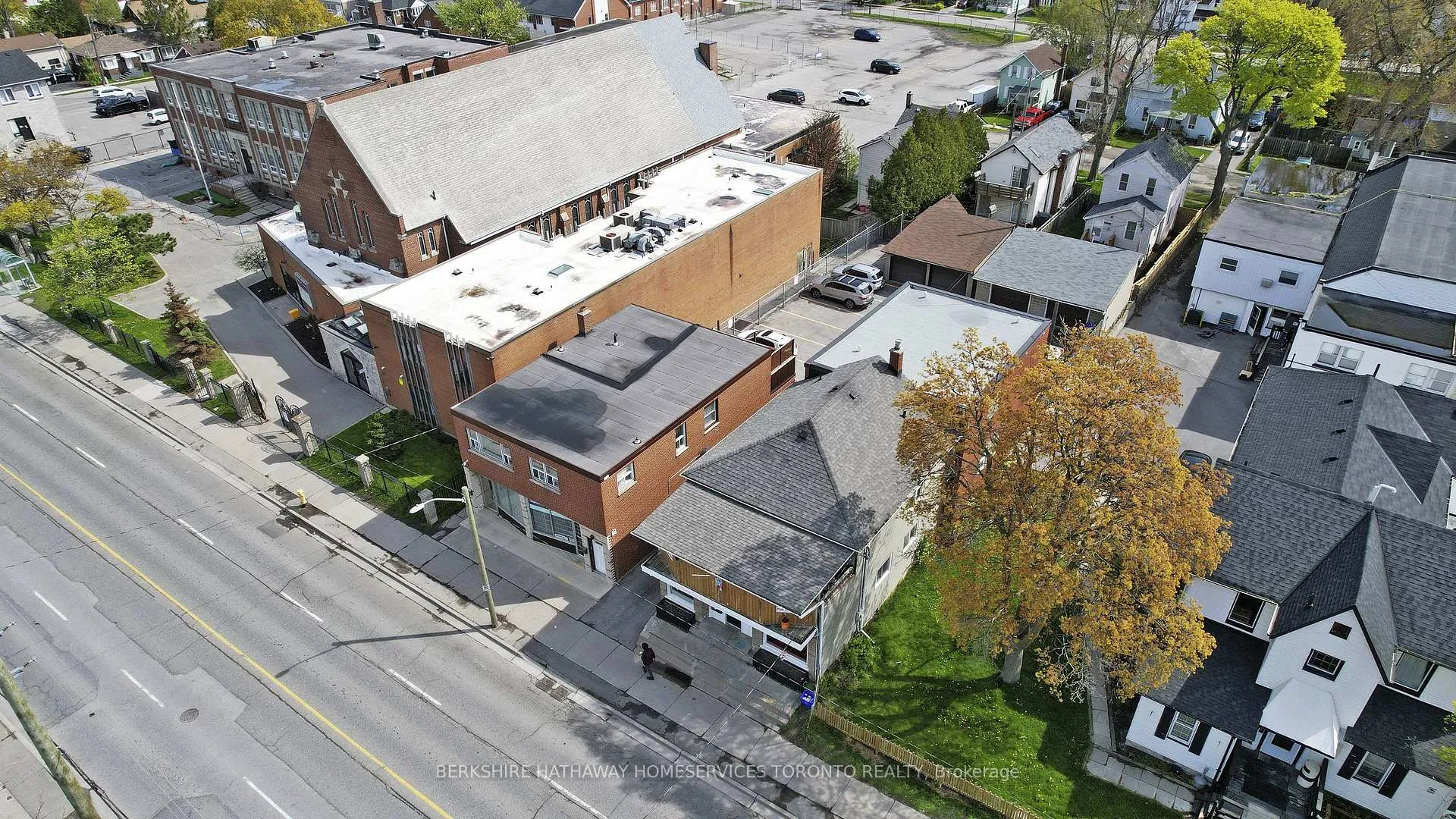 Photo 18 of 381 Simcoe Street S, Oshawa, Central — HOMEH