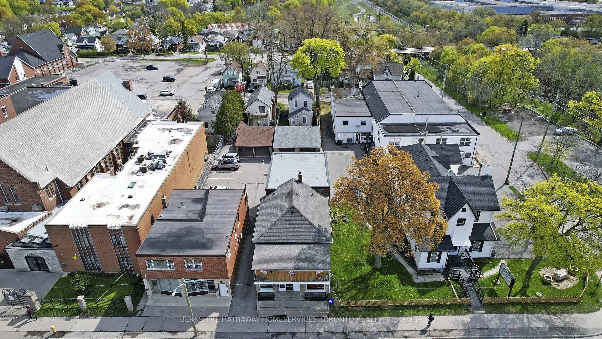 Photo 19 of 381 Simcoe Street S, Oshawa, Central — HOMEH
