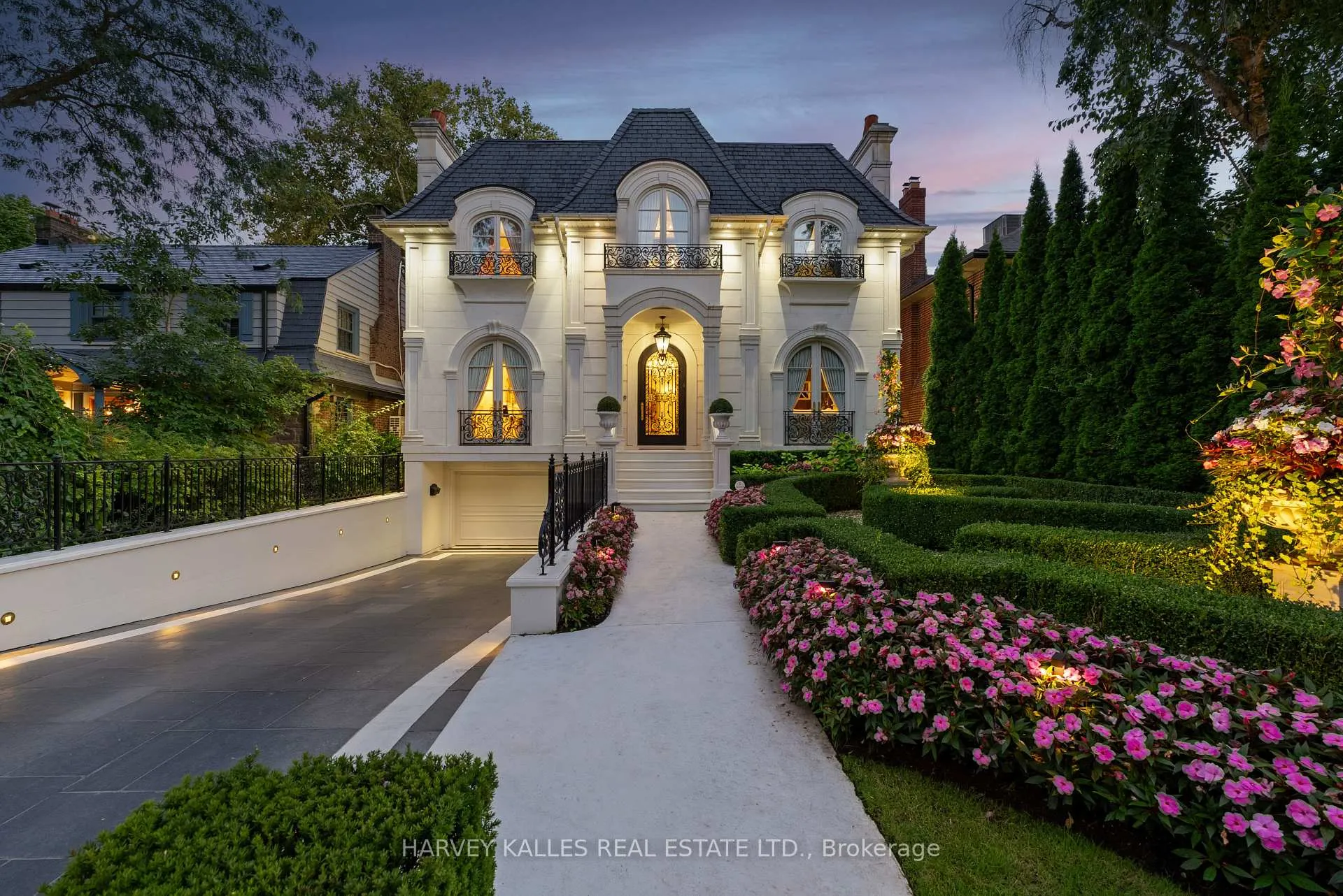 Photo 1 of 215 Strathallan Wood, Toronto, Bedford Park-Nortown — HOMEH