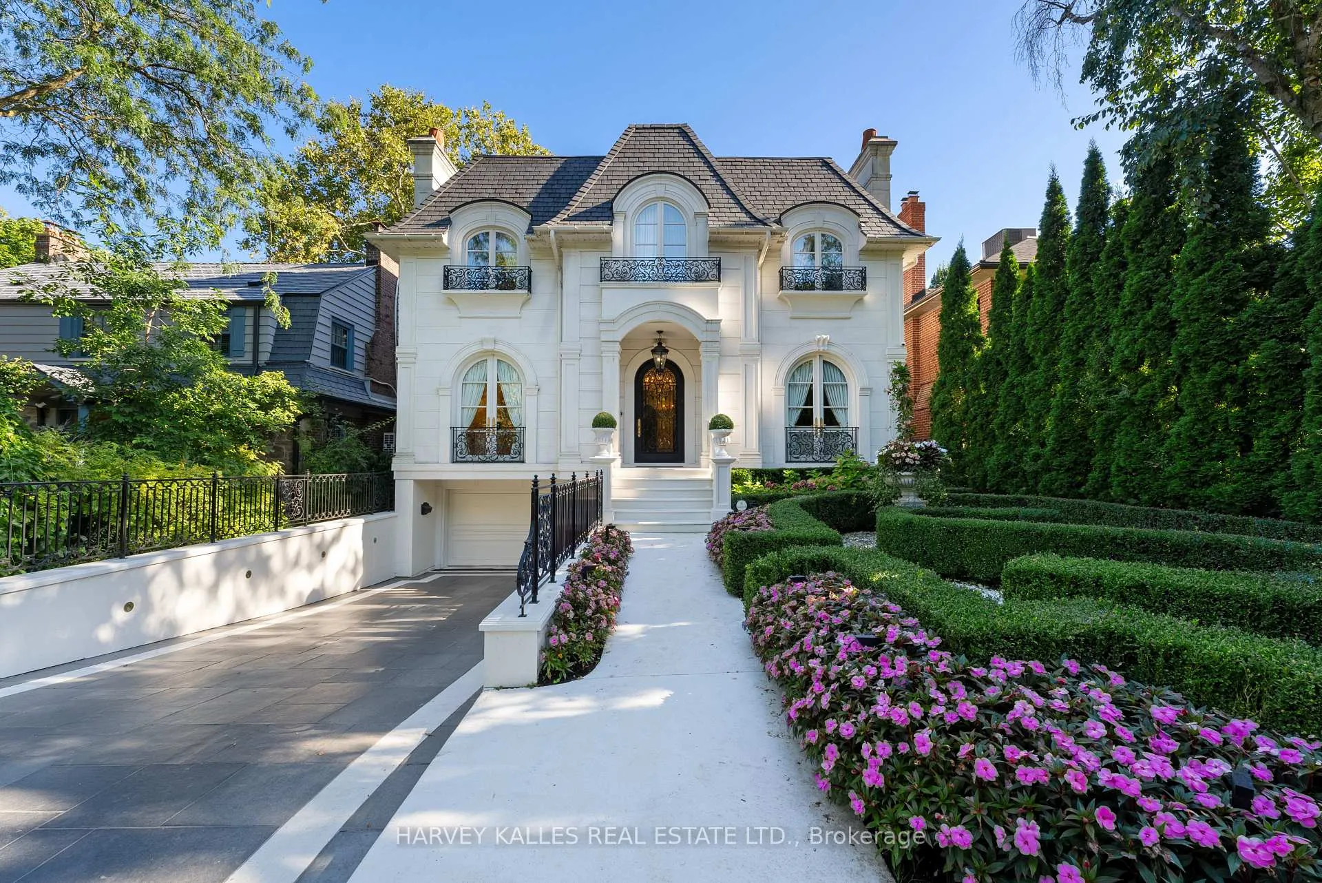 Photo 2 of 215 Strathallan Wood, Toronto, Bedford Park-Nortown — HOMEH