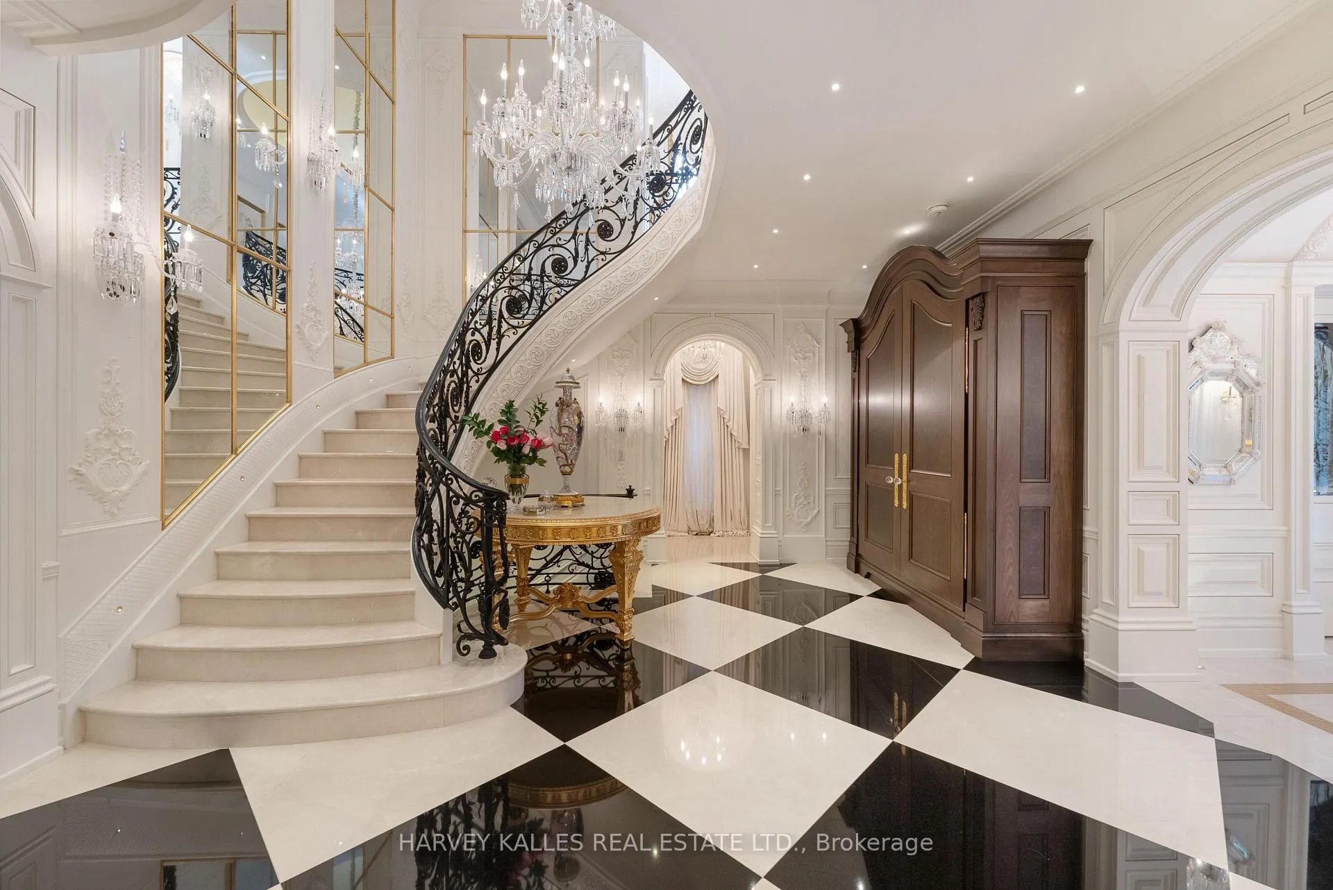 Photo 8 of 215 Strathallan Wood, Toronto, Bedford Park-Nortown — HOMEH