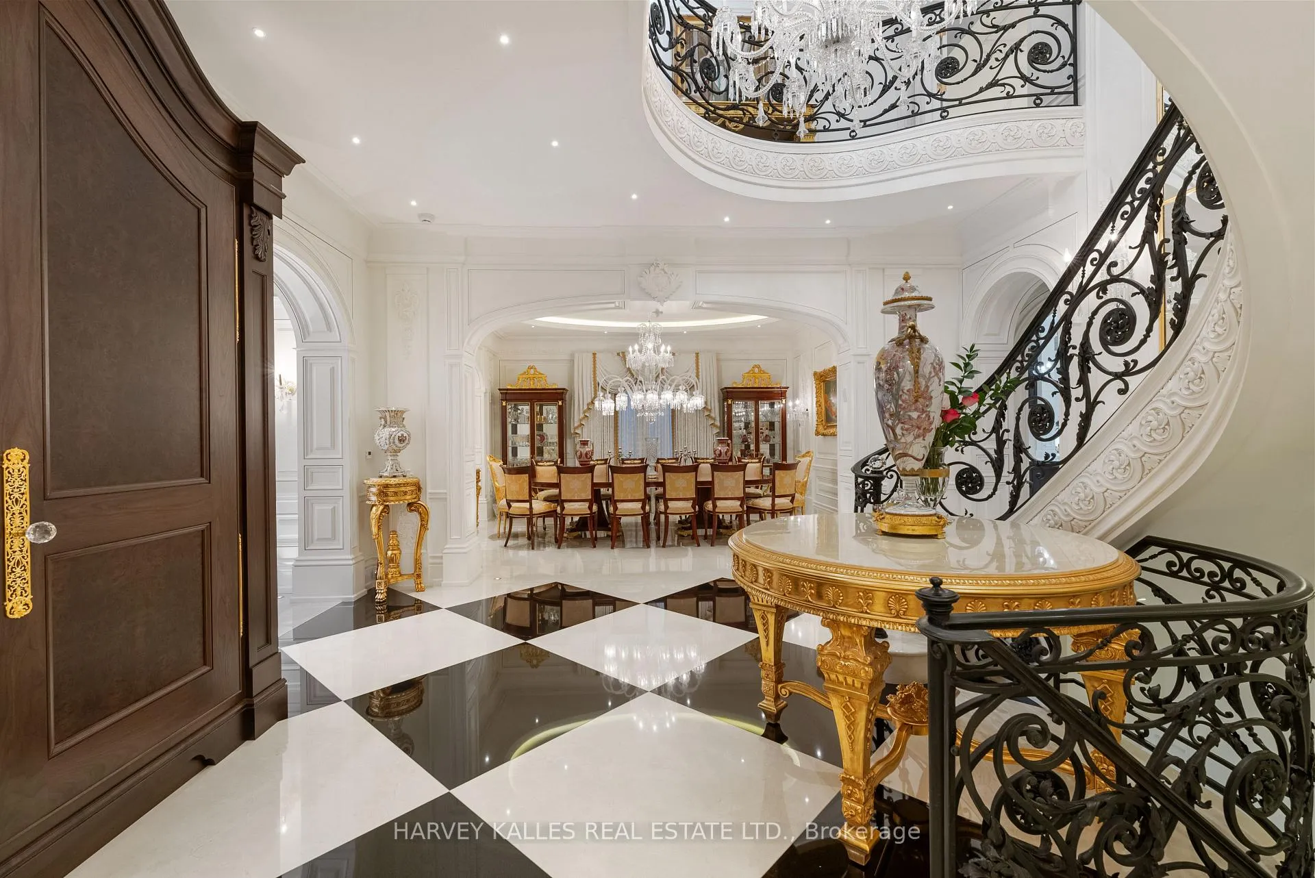 Photo 9 of 215 Strathallan Wood, Toronto, Bedford Park-Nortown — HOMEH