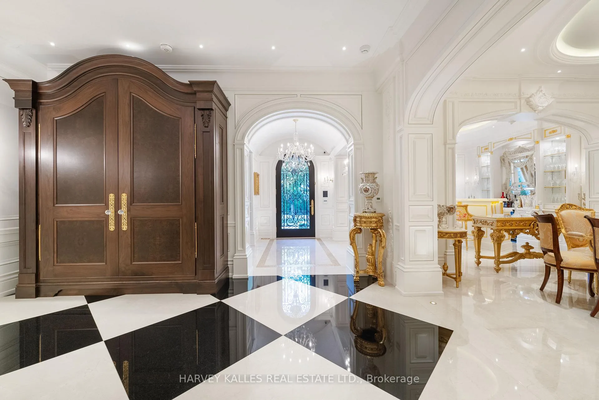 Photo 10 of 215 Strathallan Wood, Toronto, Bedford Park-Nortown — HOMEH