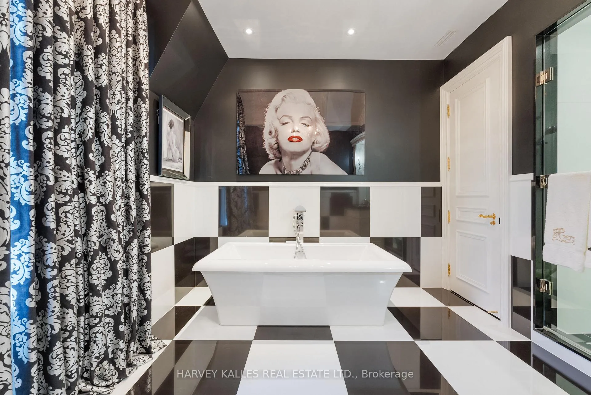 Photo 30 of 215 Strathallan Wood, Toronto, Bedford Park-Nortown — HOMEH