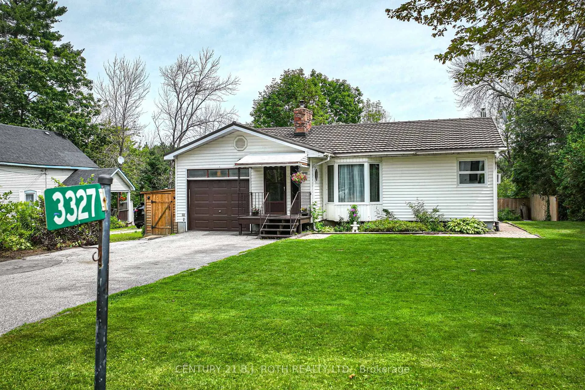Front of 3327 Muskoka Street