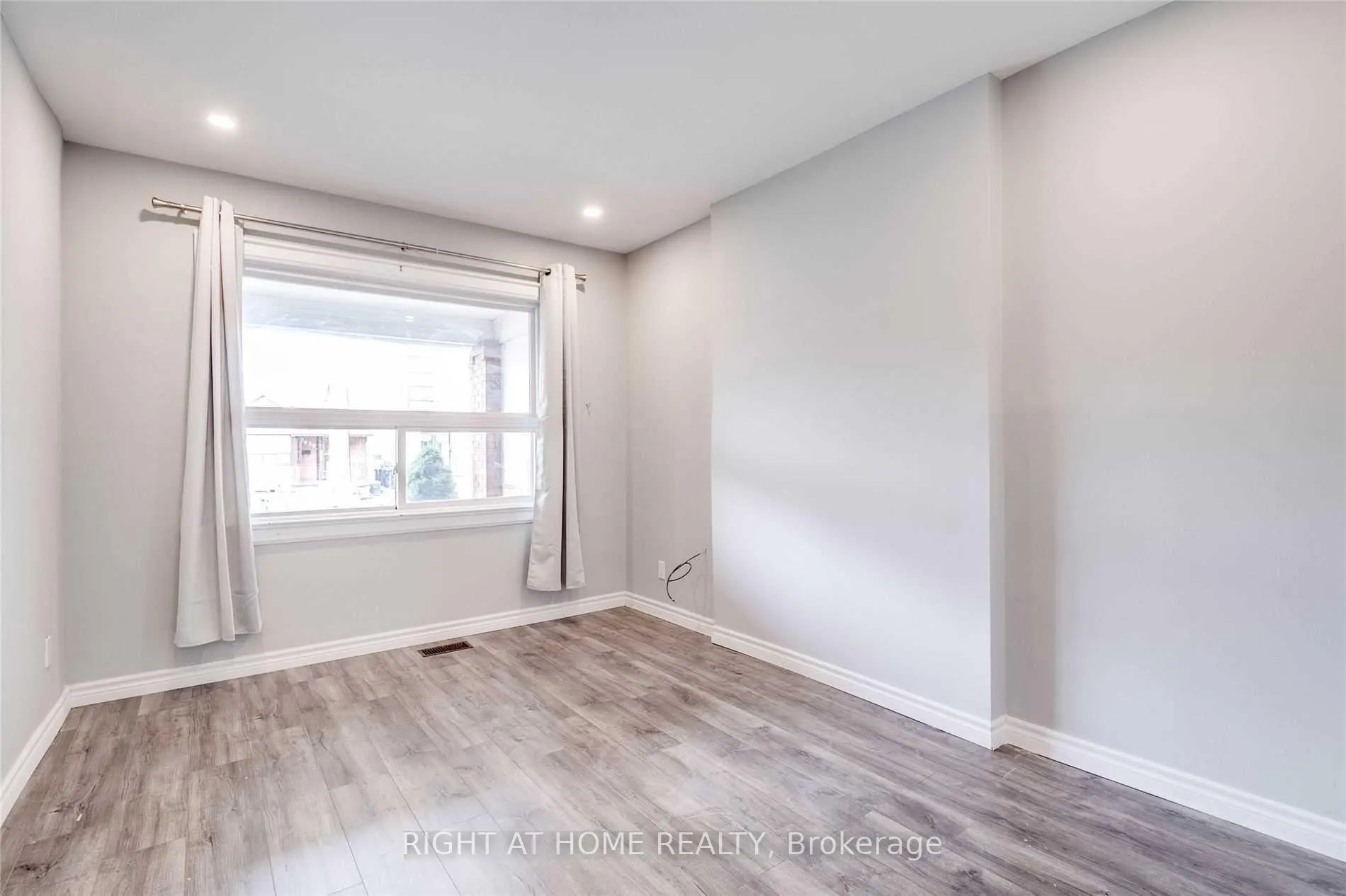Photo 7 of 2023 Dufferin Street, Toronto, Oakwood Village — HOMEH