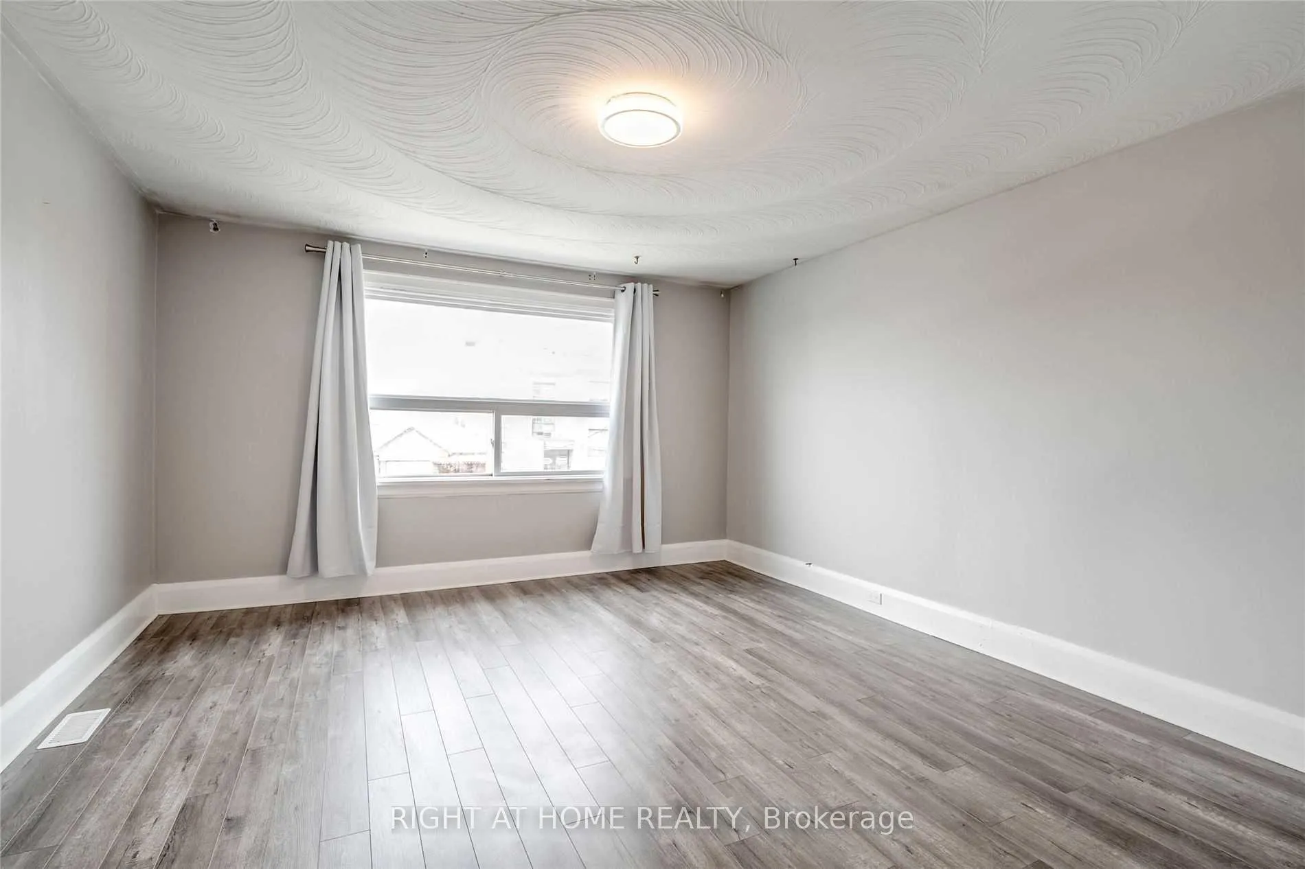 Photo 11 of 2023 Dufferin Street, Toronto, Oakwood Village — HOMEH