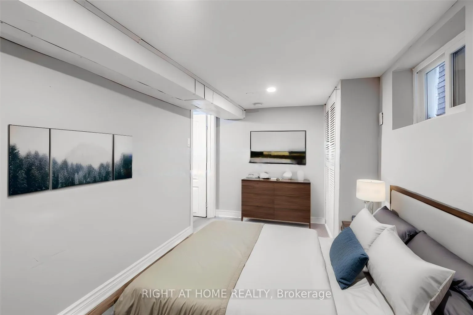Photo 21 of 2023 Dufferin Street, Toronto, Oakwood Village — HOMEH