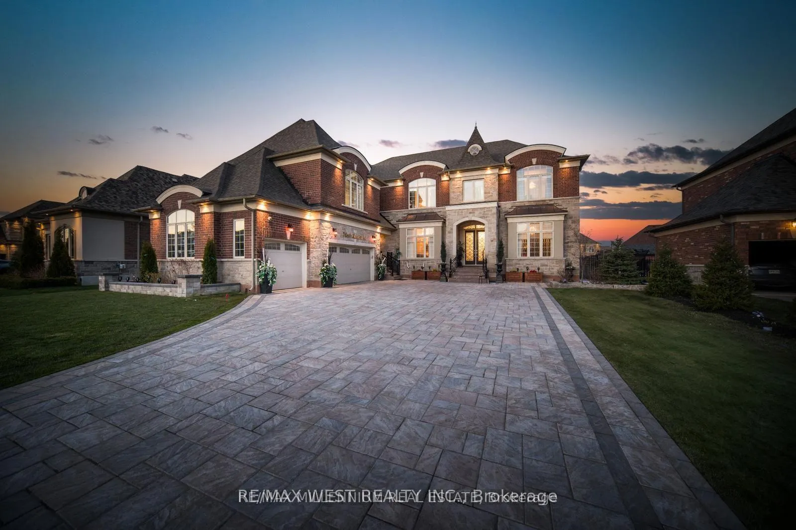 Photo 2 of 7 Castle Mountain Court, King, Nobleton — HOMEH