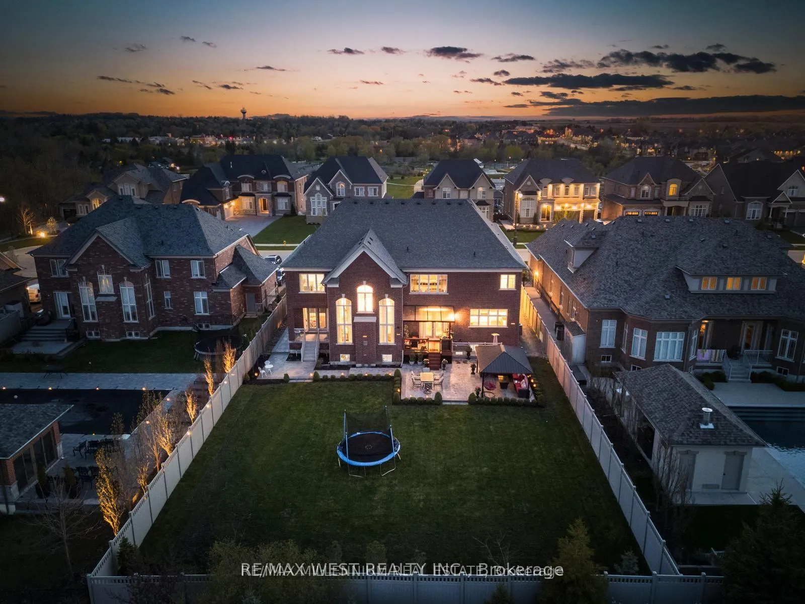 Photo 4 of 7 Castle Mountain Court, King, Nobleton — HOMEH