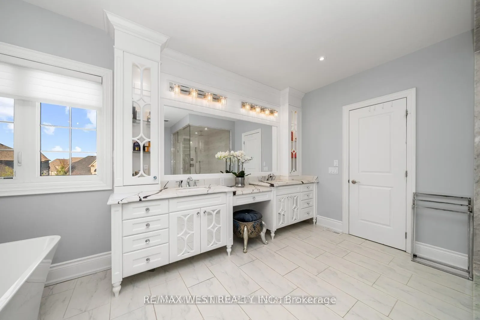 Photo 25 of 7 Castle Mountain Court, King, Nobleton — HOMEH