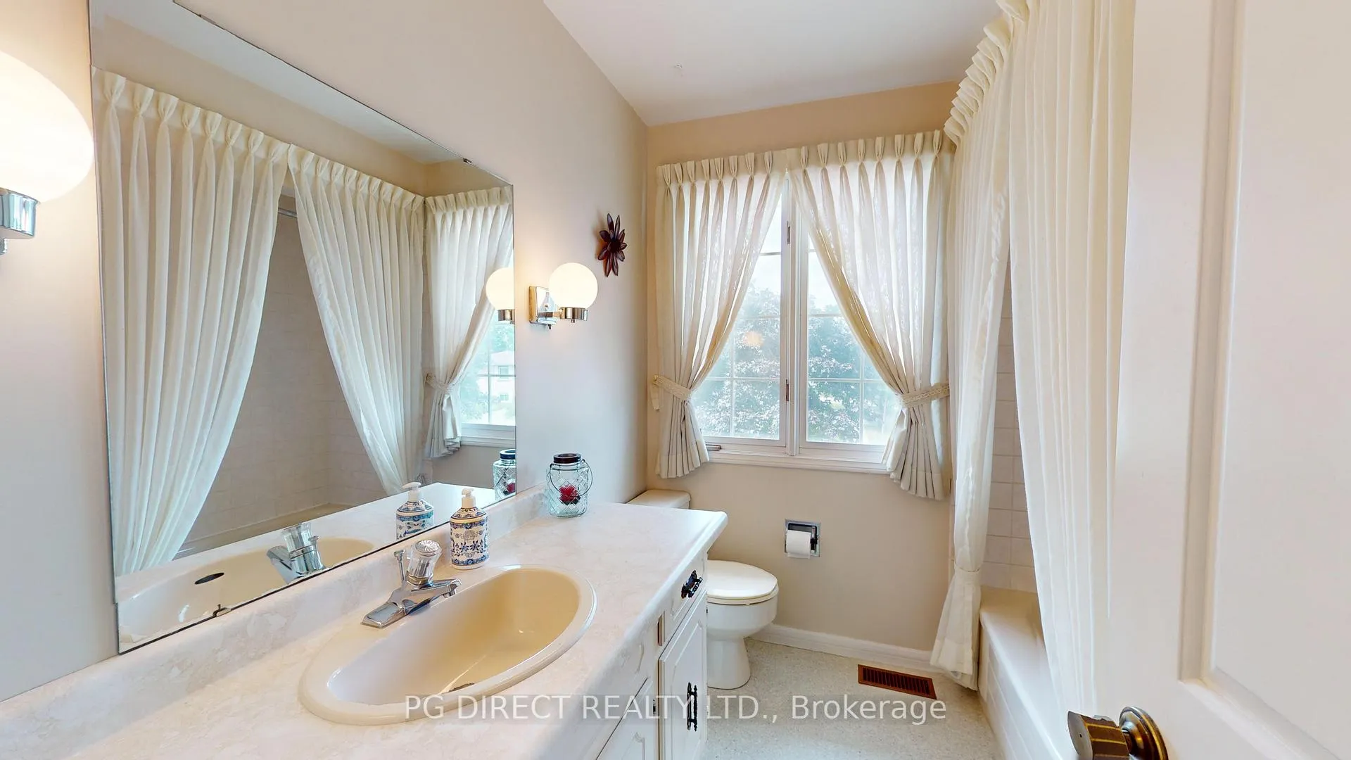 Photo 17 of 65 Trailview Drive, Kitchener — HOMEH