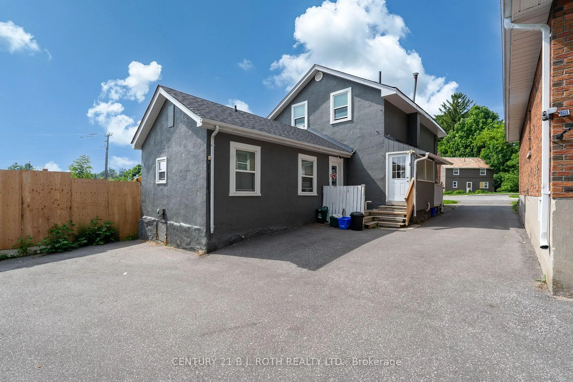 Photo 3 of 59 Mcdonald Street, Barrie, City Centre — HOMEH