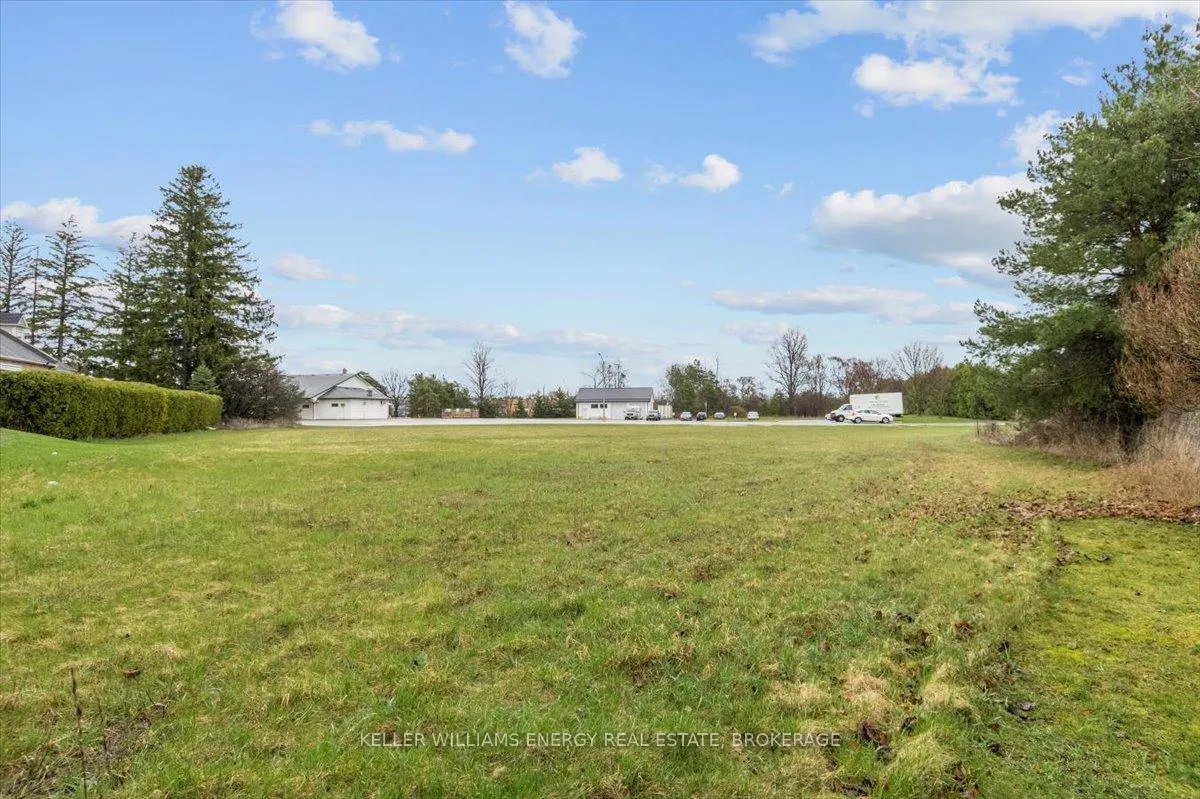 Photo 16 of 21 Niagara Drive, Oshawa, Samac — HOMEH