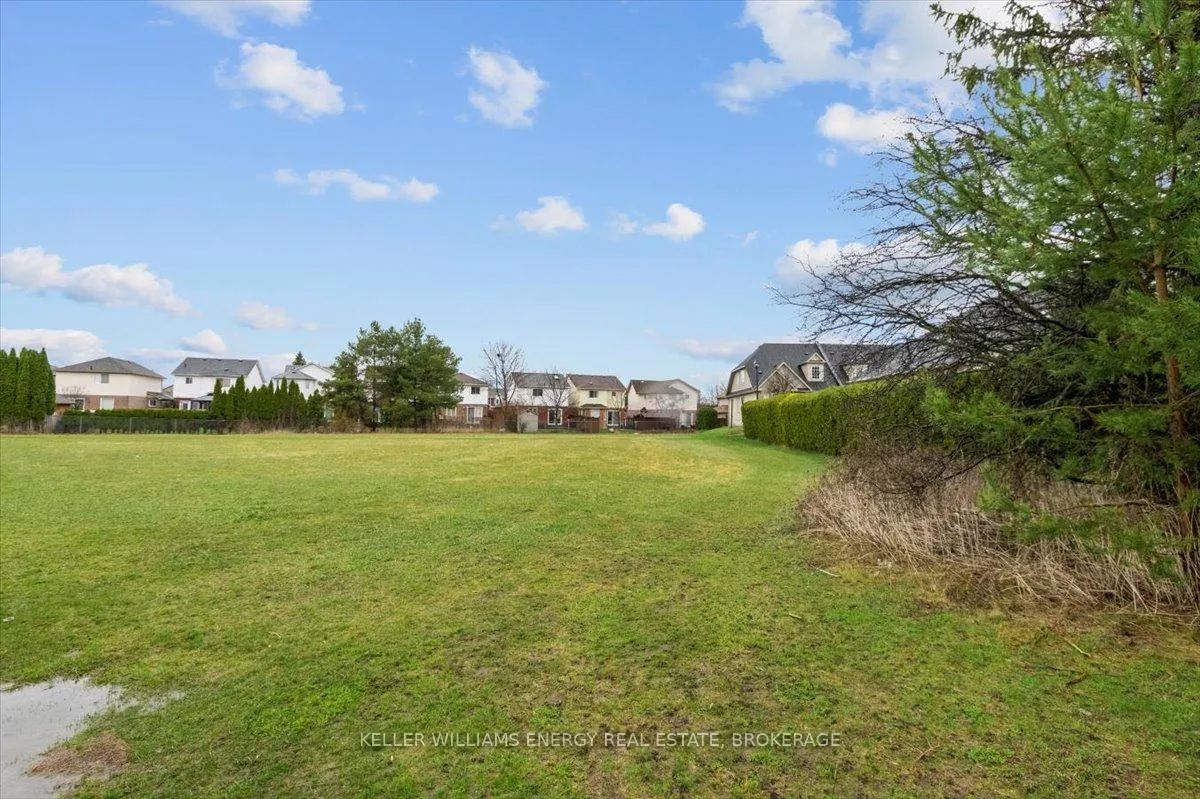 Photo 20 of 21 Niagara Drive, Oshawa, Samac — HOMEH