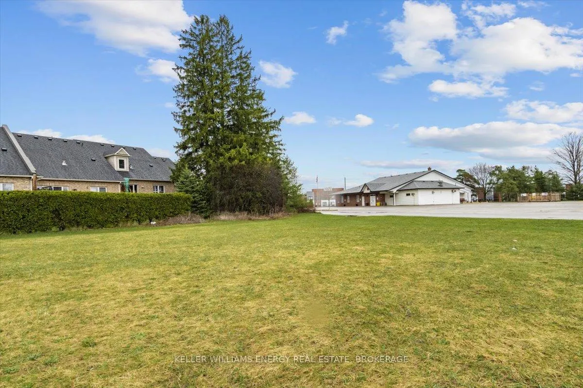 Photo 23 of 21 Niagara Drive, Oshawa, Samac — HOMEH