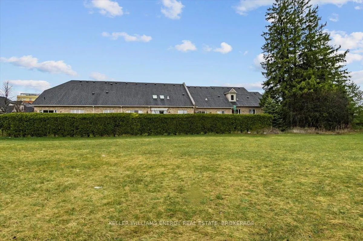 Photo 24 of 21 Niagara Drive, Oshawa, Samac — HOMEH