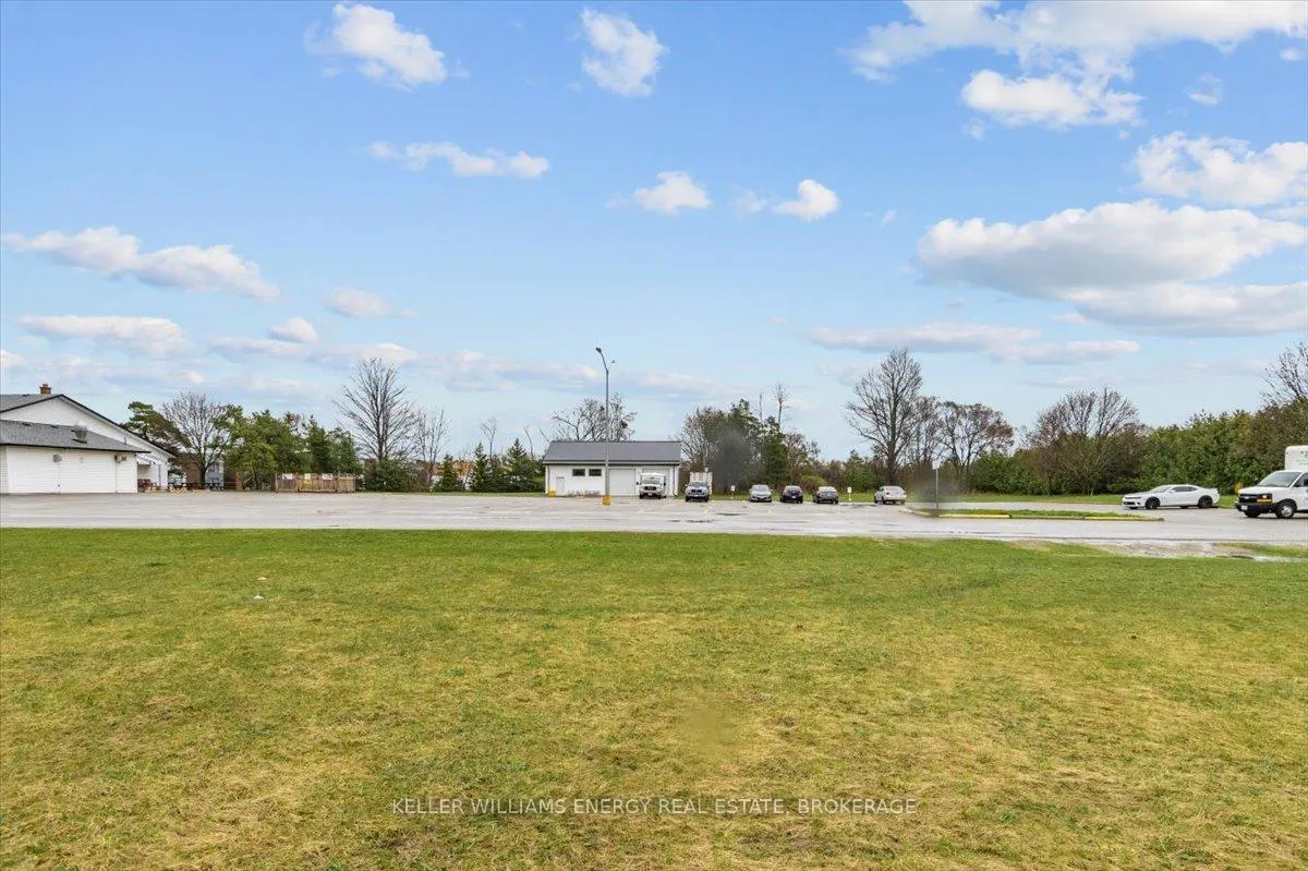 Photo 25 of 21 Niagara Drive, Oshawa, Samac — HOMEH