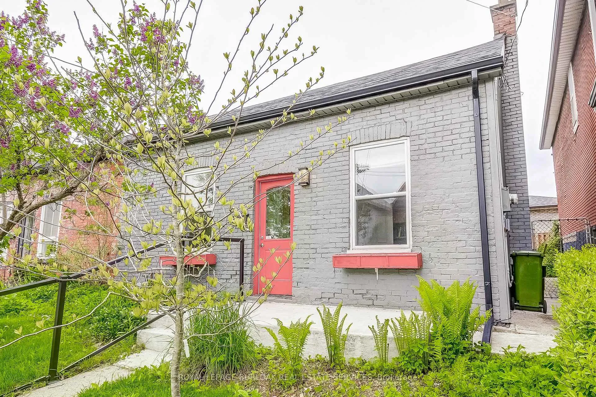 Photo 2 of 185 Simcoe Street E, Hamilton, North End — HOMEH