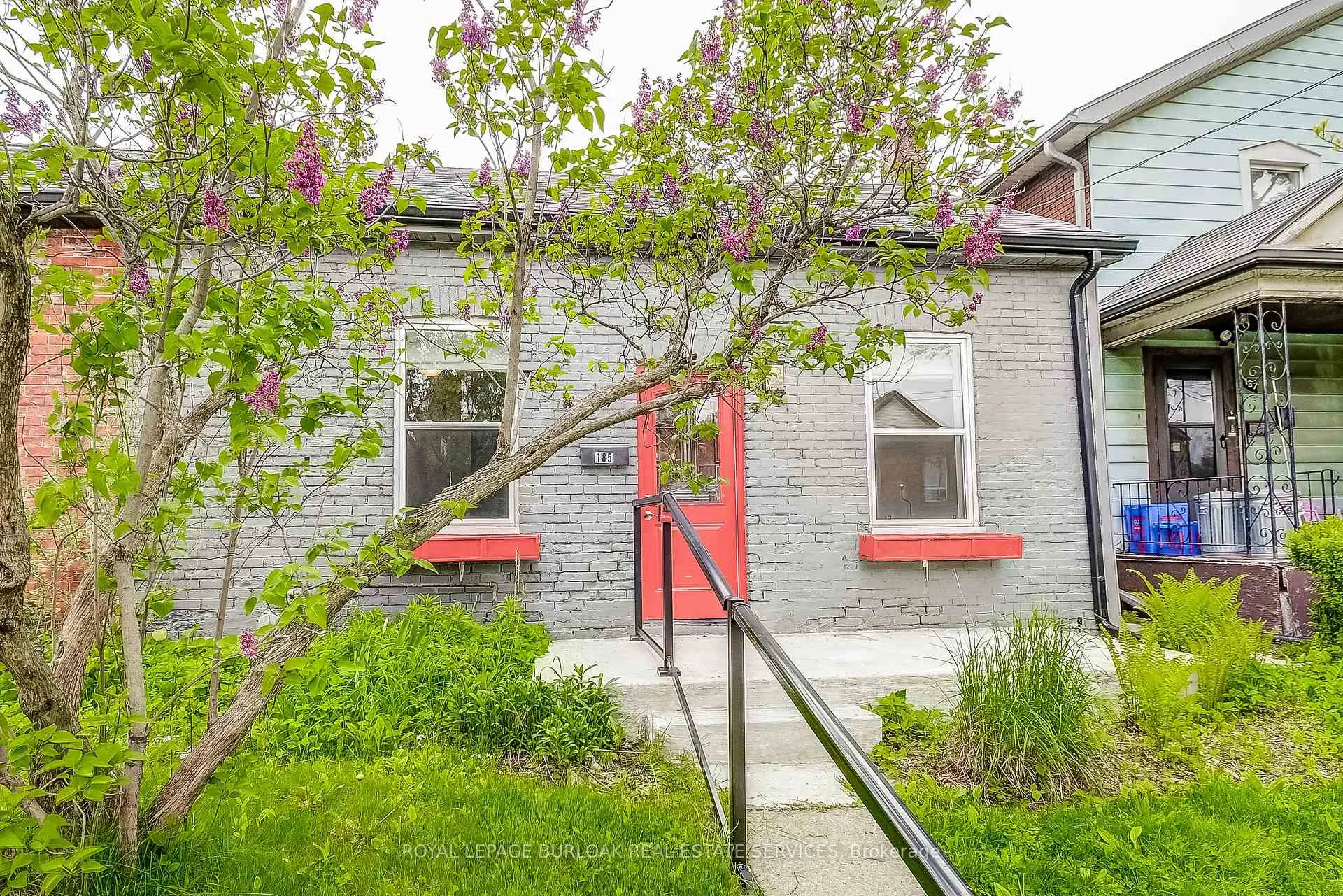 Photo 3 of 185 Simcoe Street E, Hamilton, North End — HOMEH