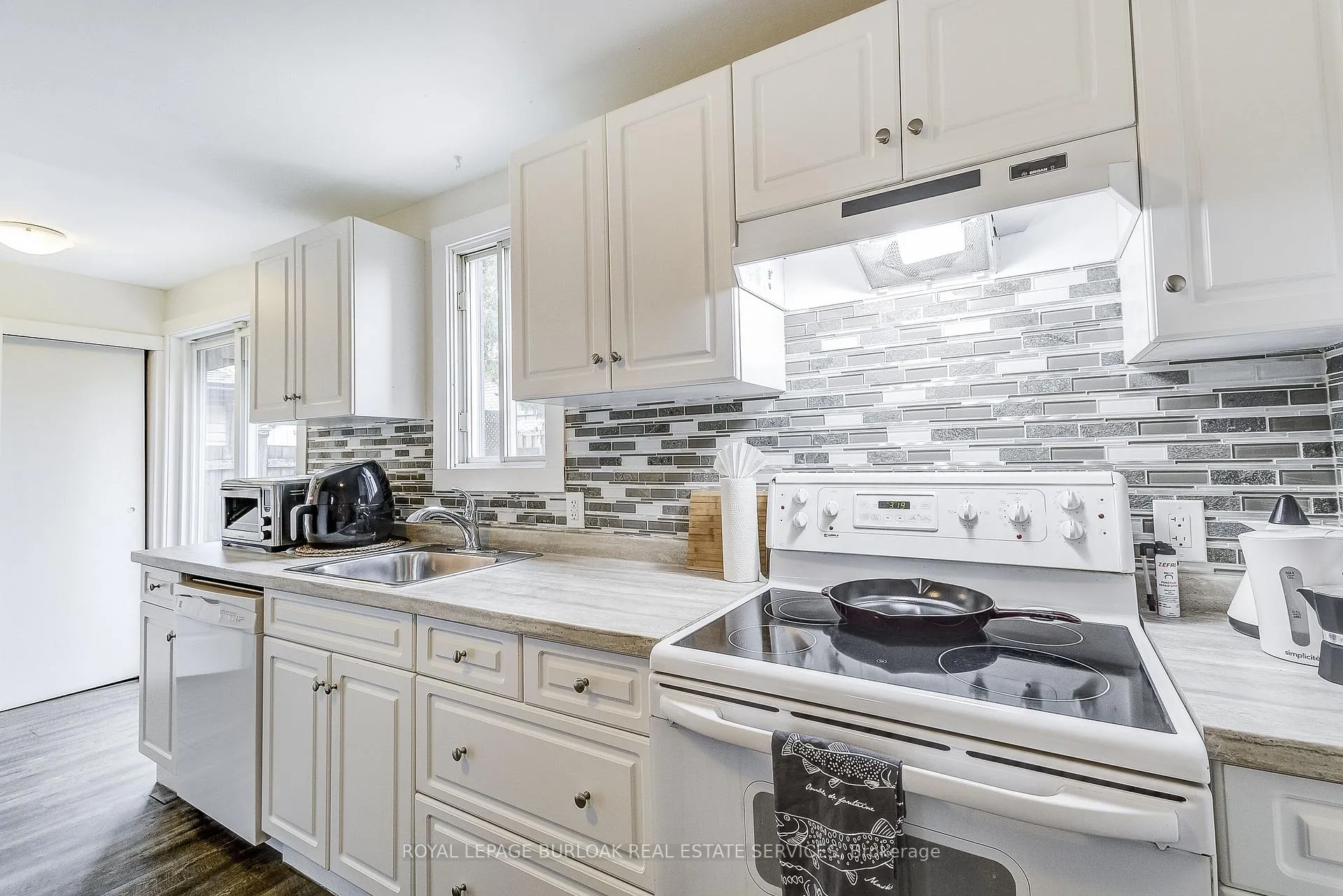 Photo 14 of 185 Simcoe Street E, Hamilton, North End — HOMEH