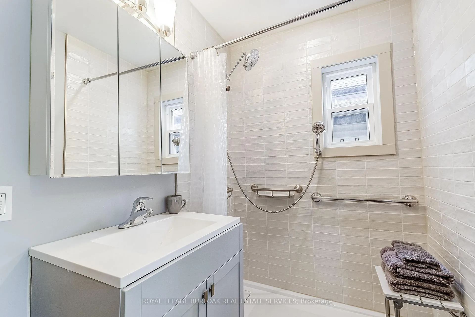 Photo 23 of 185 Simcoe Street E, Hamilton, North End — HOMEH