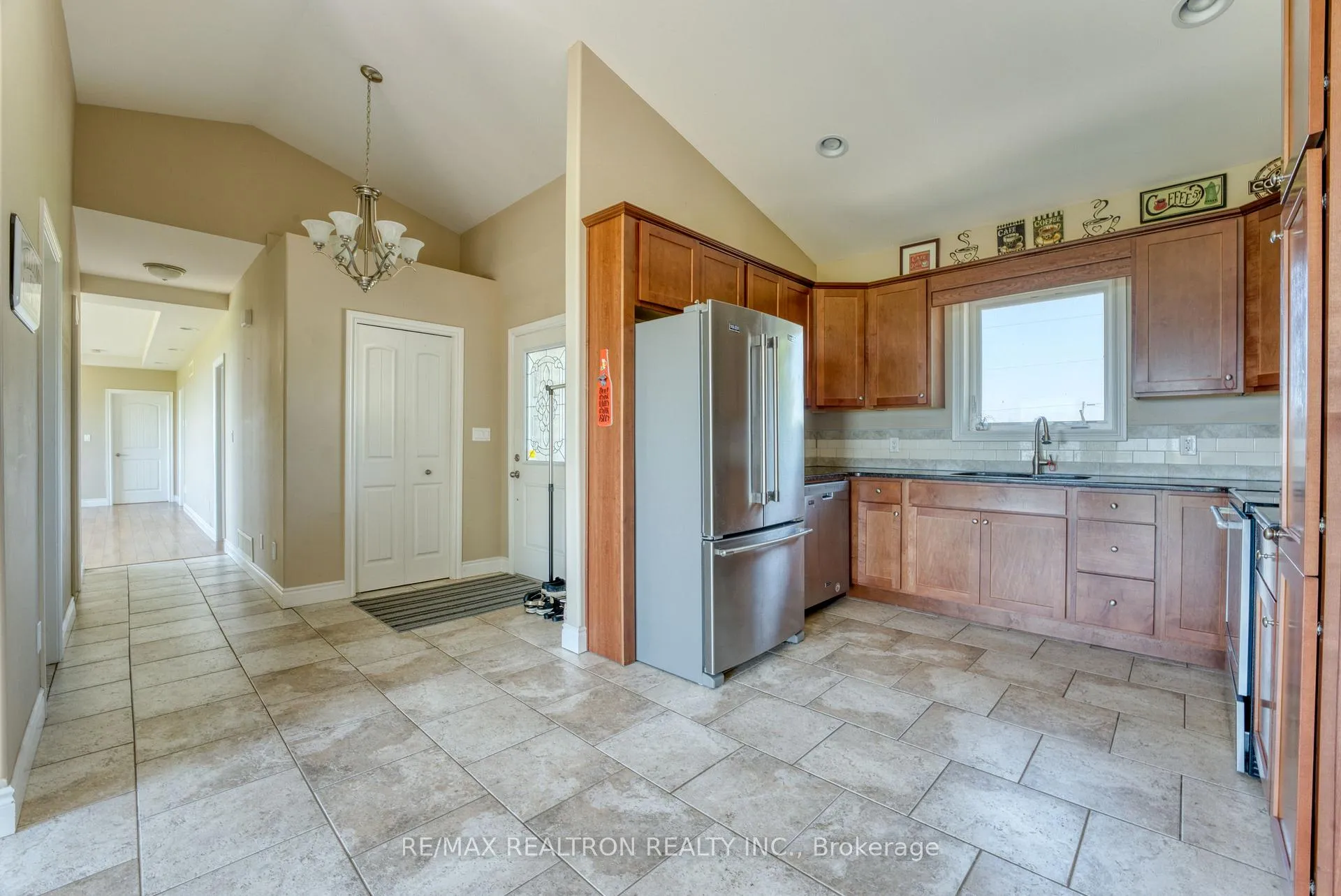 Photo 9 of 6648 Talbot Trail, Chatham-Kent, Chatham — HOMEH