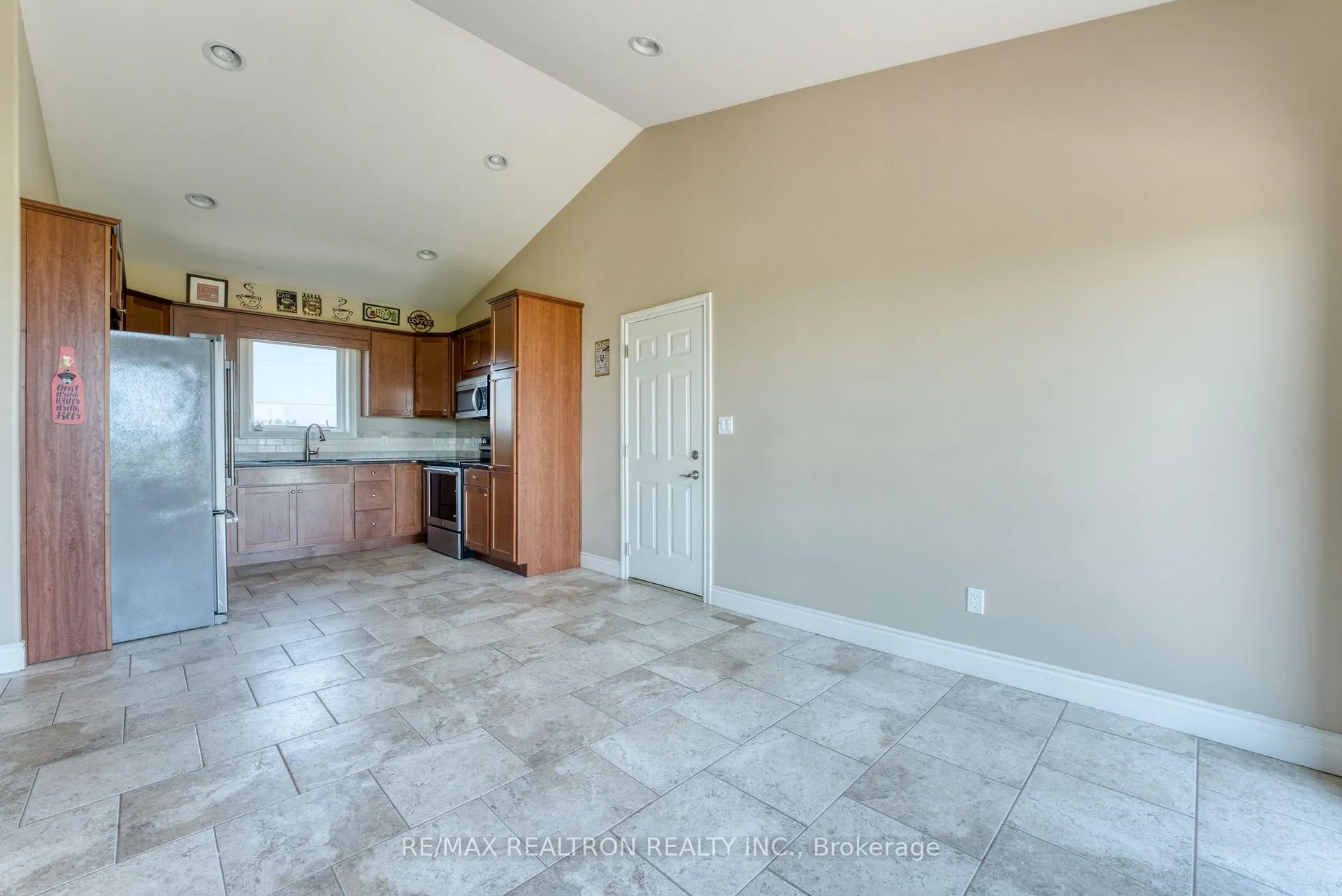 Photo 10 of 6648 Talbot Trail, Chatham-Kent, Chatham — HOMEH