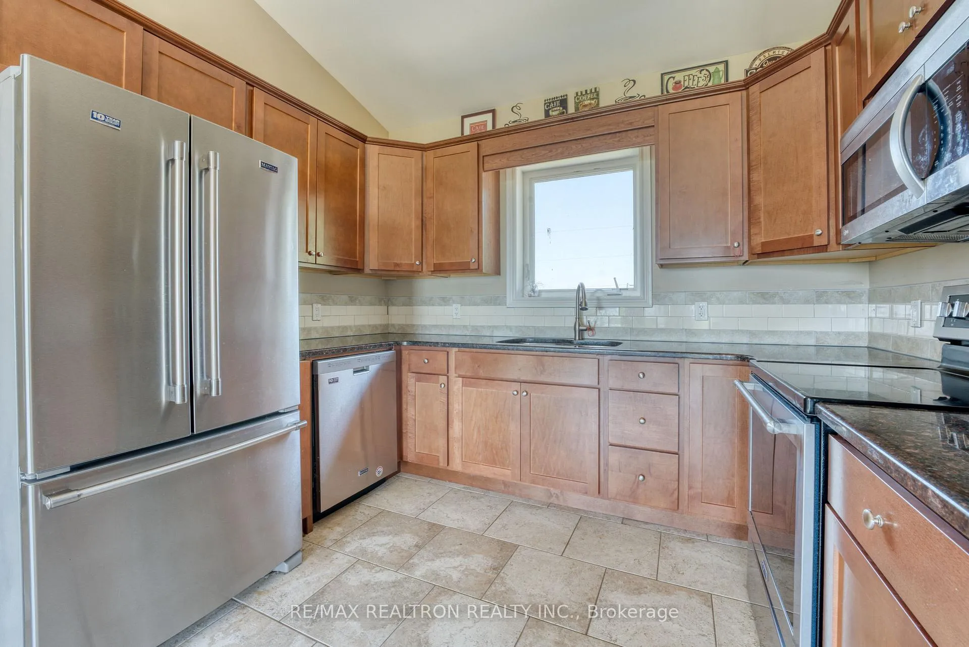 Photo 11 of 6648 Talbot Trail, Chatham-Kent, Chatham — HOMEH