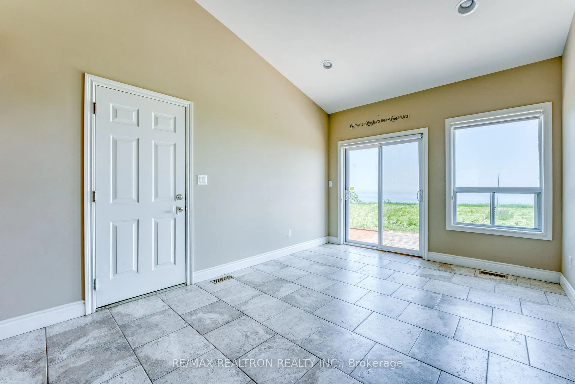 Photo 13 of 6648 Talbot Trail, Chatham-Kent, Chatham — HOMEH