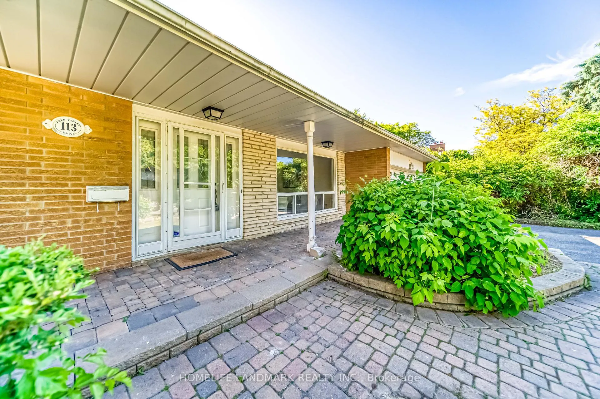 Photo 2 of 113 Fred Varley Drive W, Markham, Unionville — HOMEH