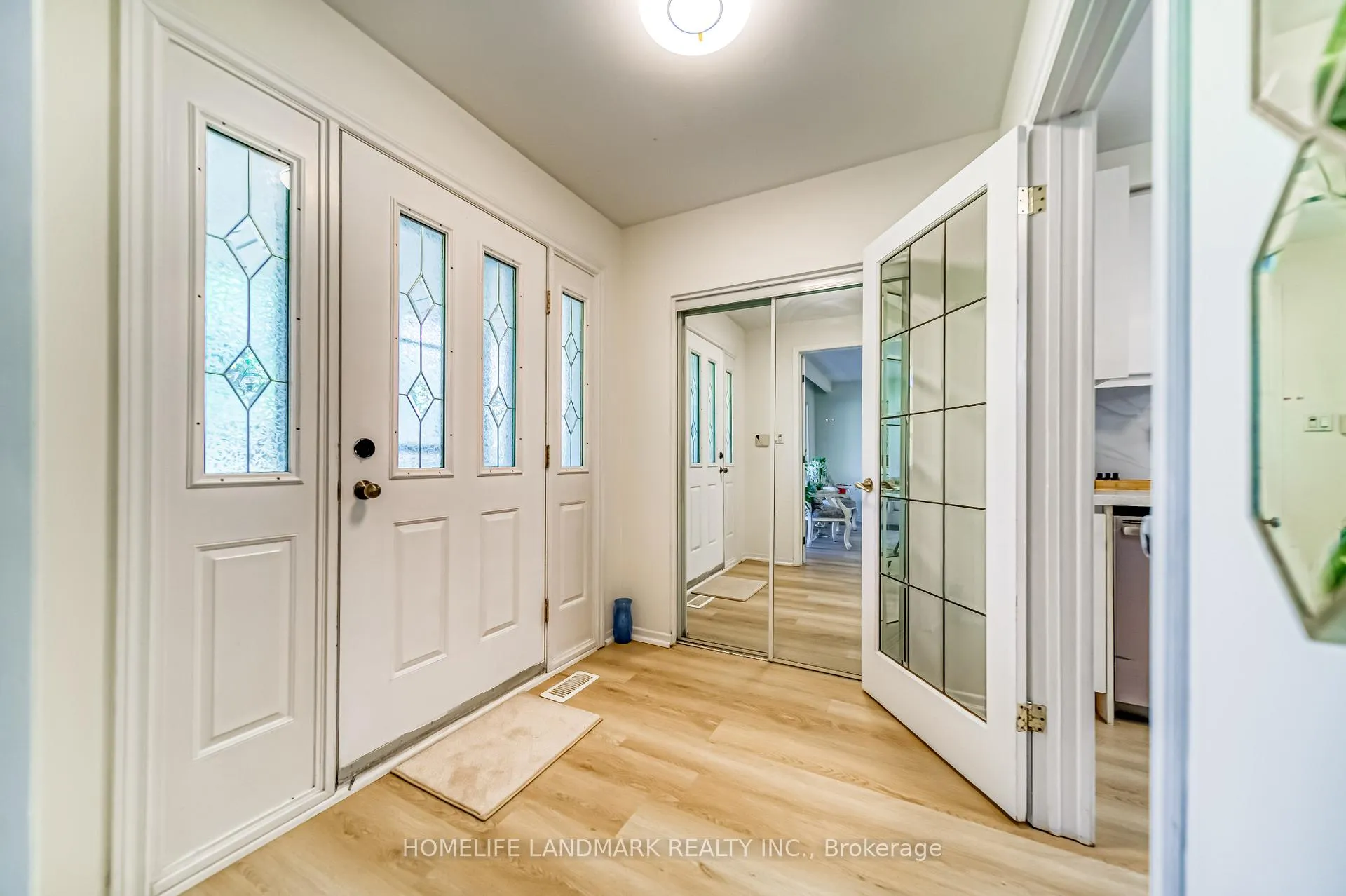 Photo 3 of 113 Fred Varley Drive W, Markham, Unionville — HOMEH