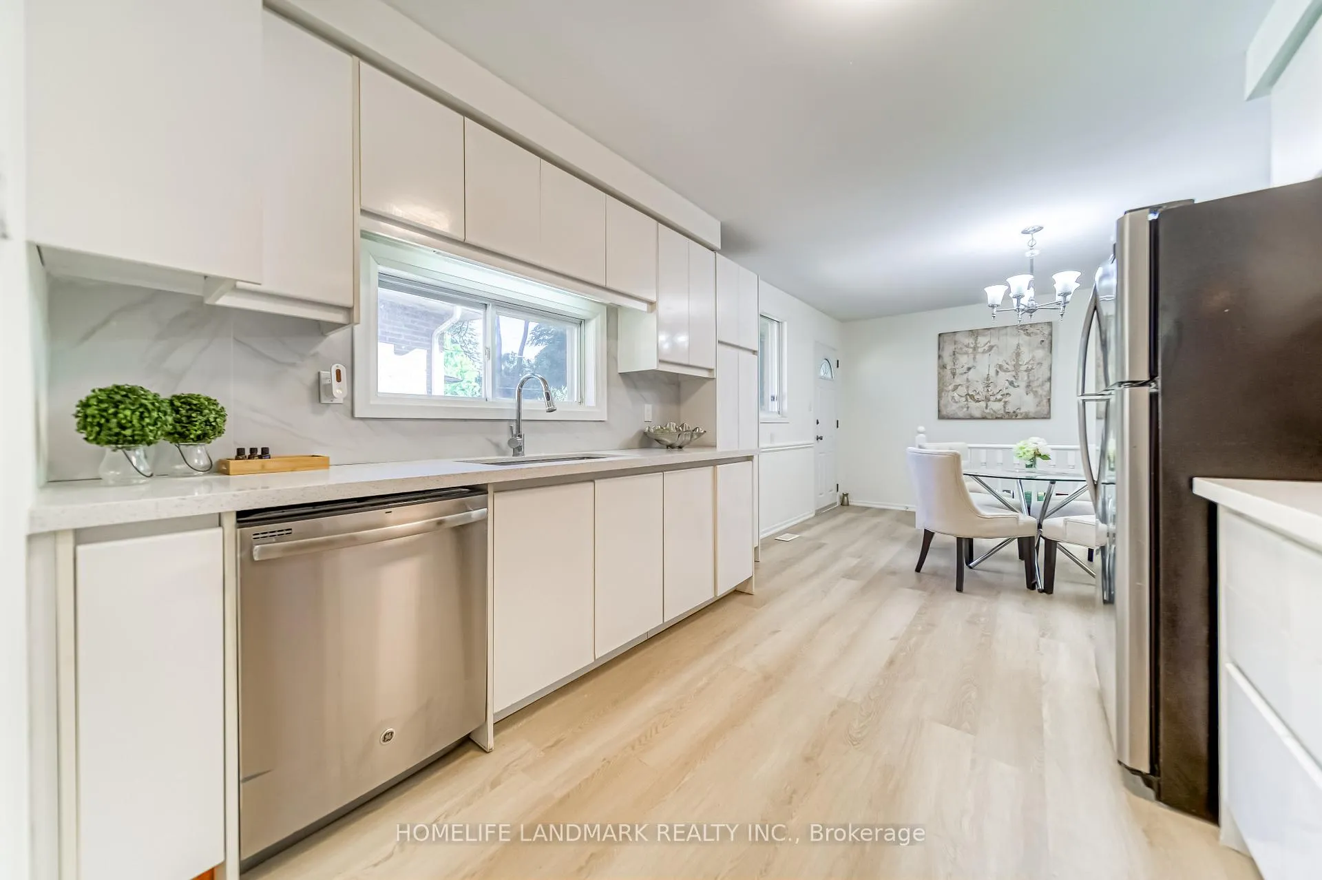 Photo 5 of 113 Fred Varley Drive W, Markham, Unionville — HOMEH
