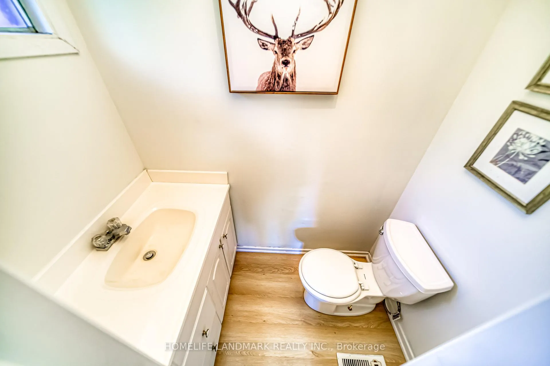 Photo 18 of 113 Fred Varley Drive W, Markham, Unionville — HOMEH